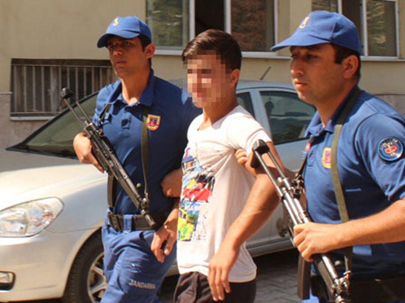 Bacısının evli kişi ilə sevişdiyini öyrəndi - 16 yaşında QATİL OLDU