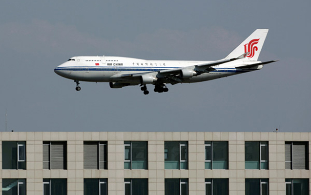 Pilot siqaret çəkdi, təyyarə düşməyə başladı - Təhlükəli anlar