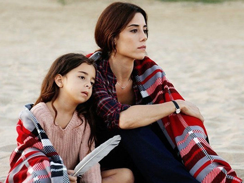 Qızını TV-də görən kişi arvadını və serialı məhkəməyə verdi - FOTO