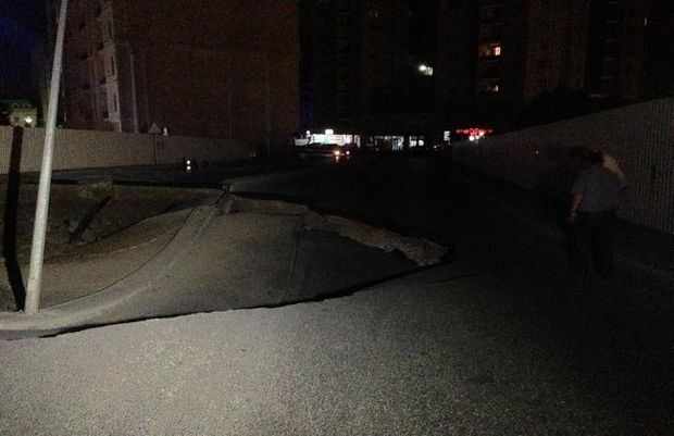 Bakının mərkəzində yol çökdü – FOTO + VİDEO