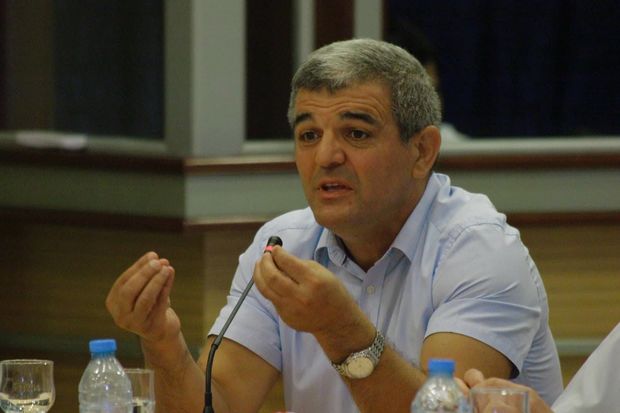 Deputat: Yaşı 14-dən az olan qızlar hicab geyinməməlidir