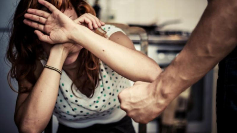 Əmisi arvadını bir yumruqla öldürdü - BAKIDA