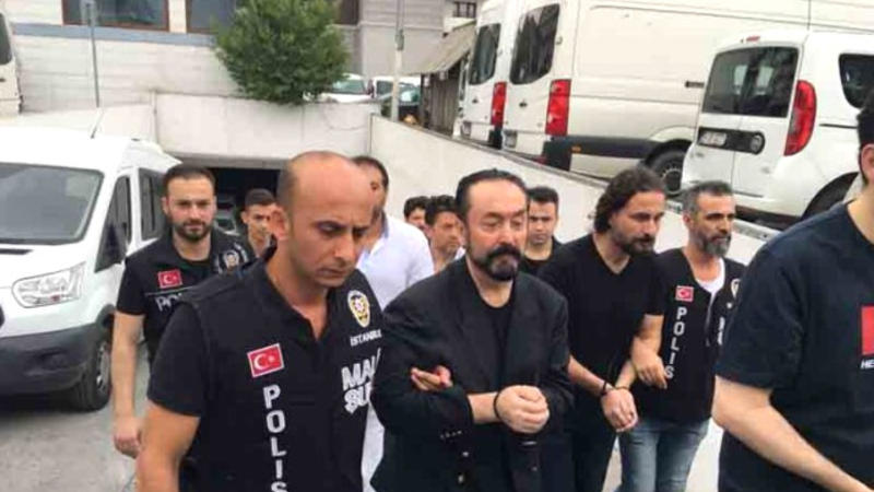 SON DƏQİQƏ Adnan Oktar və tərəfdarları hakim qarşısına çıxarılır –- FOTOLAR