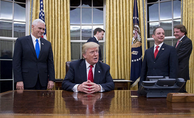 Trampın nitqi zamanı Ağ Ev qaranlığa büründü - VİDEO