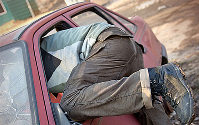 Güzgü və maqnitofon başlarına bəla oldu