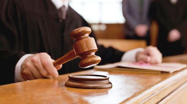 Hamamda başqası ilə tutduğu gəlinini güllələyən məhkəmə qarşısında - FOTO