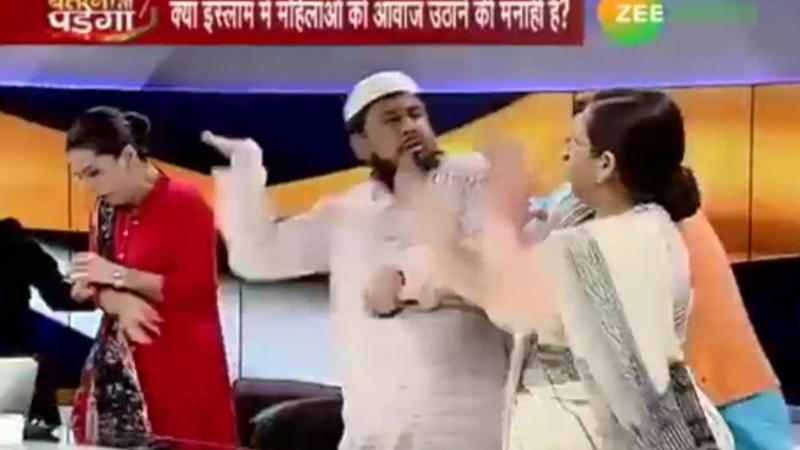 Canlı yayımda inanılmaz dava: Müfti aktivist qadınları döydü - VİDEO