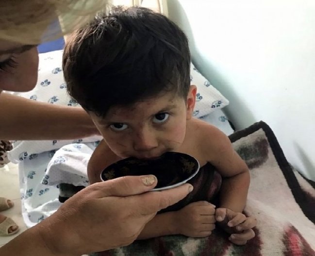 Nabranda itkin düşən 3 yaşlı uşağı tapan - 