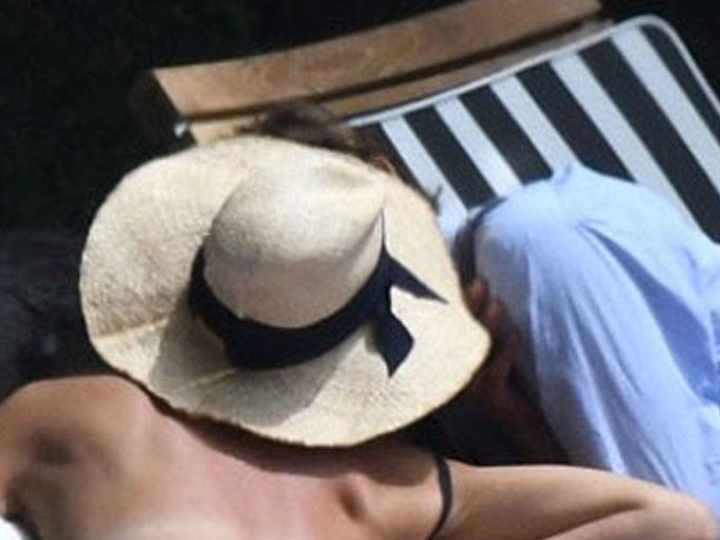 Mariya Şarapova büsqaltersiz dincəldi, sevgilisi biabırçılıq etdi - FOTO