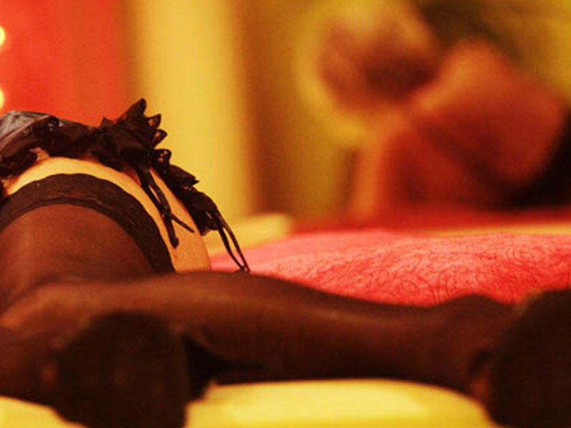 Evlərini 3 qadına kirayə verdilər: yataq otağında gördüklərindən ŞOK OLDULAR