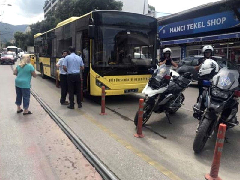 Sərnişin avtobusunda hər kəsin gözü önündə İYRƏNC OLAY - VİDEO