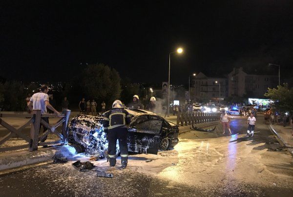 Yanan avtomobildən sağ çıxdılar – FOTO/VİDEO