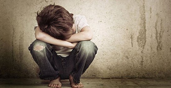 Kafeyə dönər yemək üçün gedən 13 yaşlı oğlana təcavüz etdilər