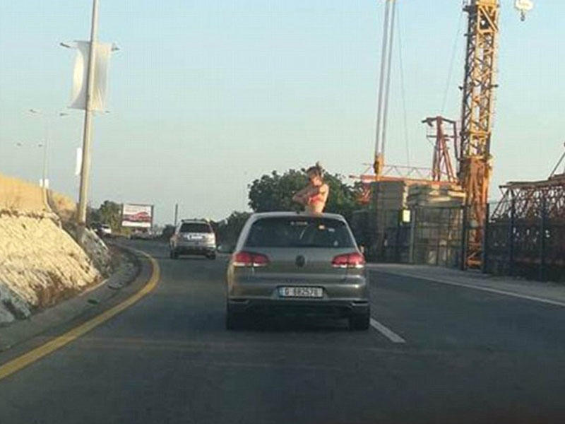 Ərəb qadın yolda soyundu - onu axtarırlar - FOTO