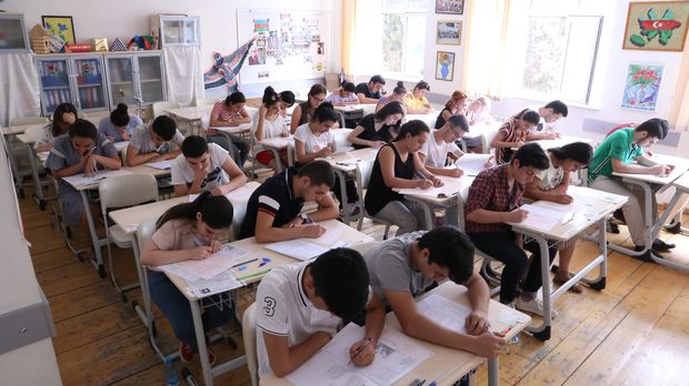 Qəbul imtahanında səhv sual olub? - FOTO