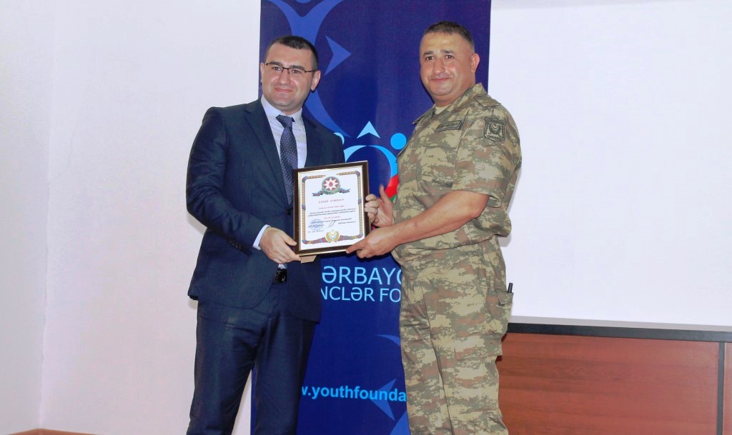 Gənclər Fondunun təşkilatçılığı ilə əsgər və zabitlərlə görüş keçirilib - BƏRDƏDƏ