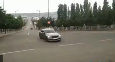 Azərbaycanlı məmur övladı Bentley ilə 