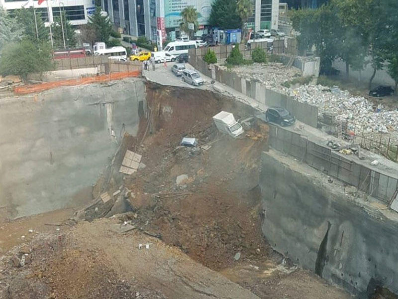 Yol çökdü, hasar aşdı, avtomobillər torpağın altında qaldı - FOTO
