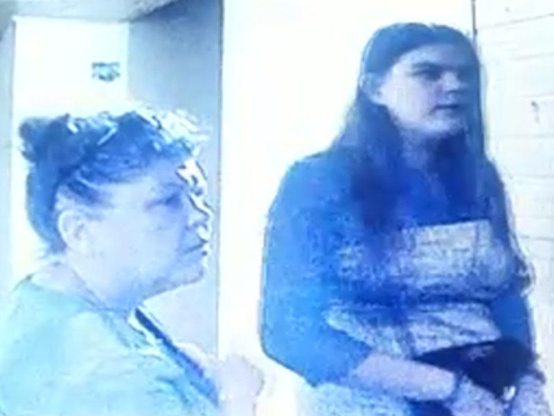 Xırdalanda ana və qızının oğurluğu anbaan kamerada - Çantasından dəmir çıxarır... - VİDEO