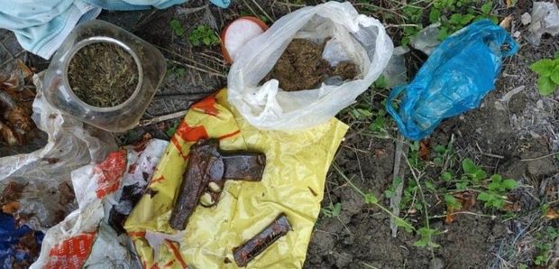 Məhkumun həyətində silah və narkotik aşkarlanıb - FOTO