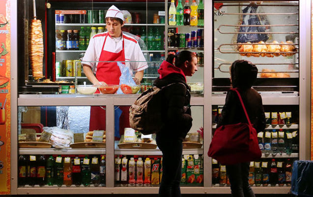 70 nəfər şaurmadan zəhərləndi