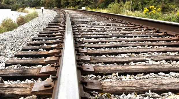 Şəmkirdə dəhşət: Kişi özünü qatarın altına atdı