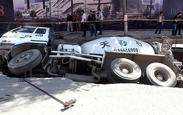 Sement daşıyan maşın qəza törətdi, 9 ölü var