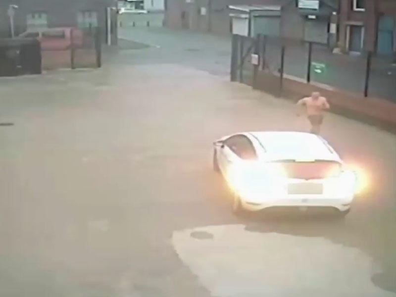 Film kimi hadisə - Adam öldürdü, binadan atladı, piyadanı vurdu, maşını qaçırdı - VİDEO - FOTO