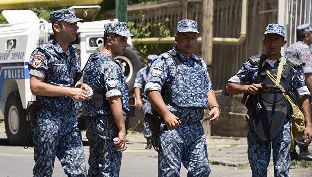 Ermənistanda “cadugər ovu” davam edir