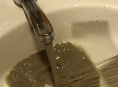 Şəkidə krantdan gələn su insanları ÖLÜMƏ APARACAQ - VİDEO