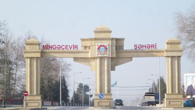 Mingəçevirdə qəza: Ana və oğul ağır yaralandı