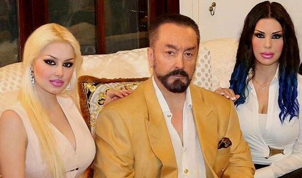 Adnan Oktar və adamları insanların qanını Amerikaya satıblar