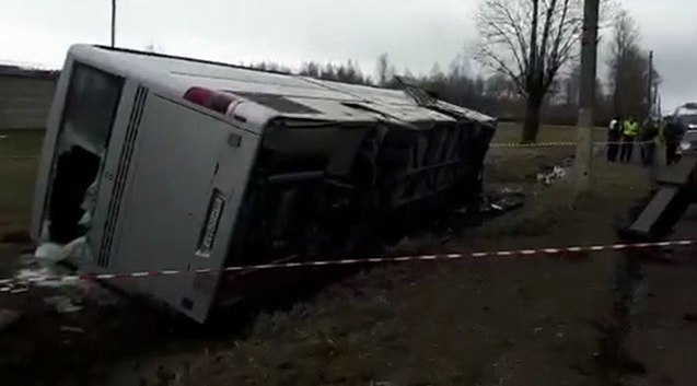 Avtobusla avtomobil toqquşdu - 2 ölü, 13 yaralı