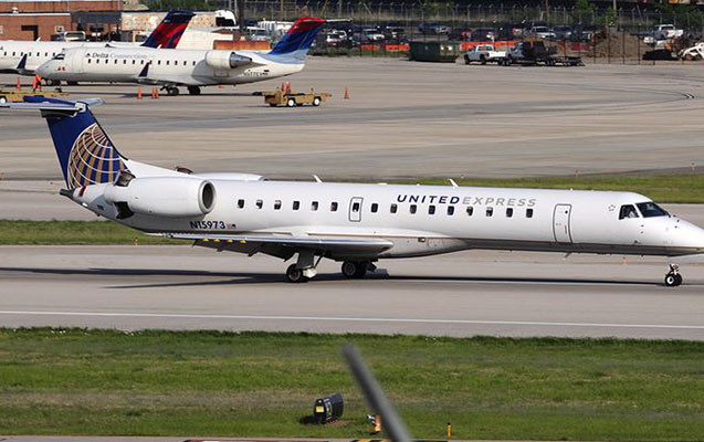 Sərnişin təyyarəsi təcili eniş edib - 3 nəfər xəsarət aldı