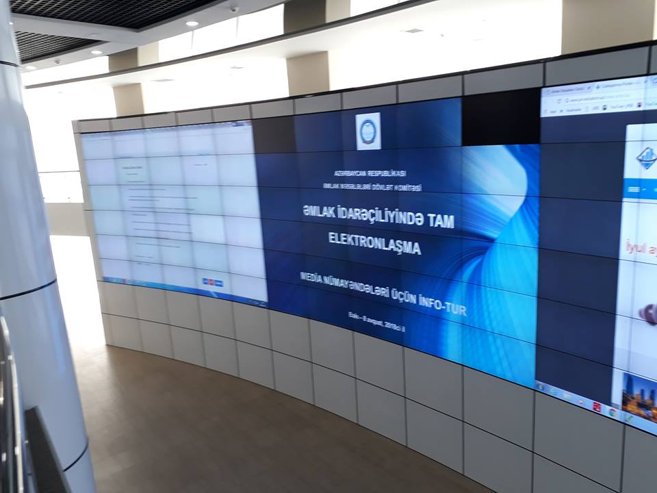 Əmlak idarəçiliyində tam elektronlaşma: media nümayəndələri üçün bu sahədə info-tur təşkil edilib - FOTOLAR