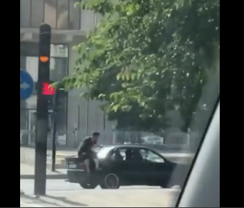 Bakıda gənc oğlandan hər kəsi təəccübləndirən hərəkət – VİDEO