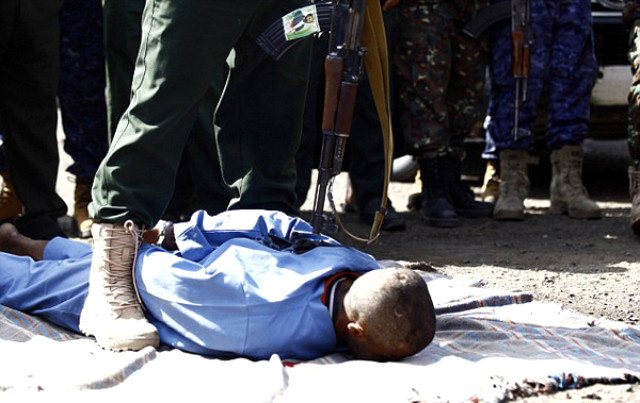 10 yaşlı uşağa işgəncə verən 3 nəfər edam edildi - Foto