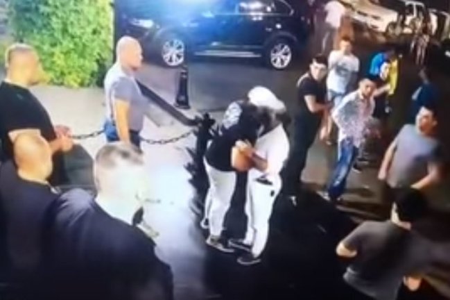 Ölkə çempionu gecə klubunun önündə öldürüldü - Qətl anının VİDEOSU