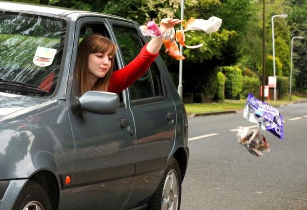 Maşından zibil atanlar cərimələnəcək