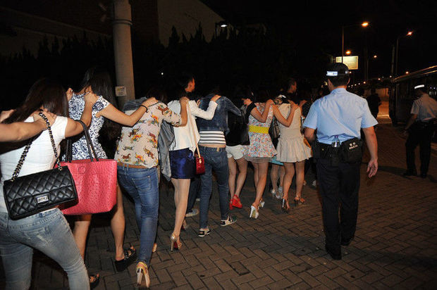 Sumqayıtda fahişələrə qarşı əməliyyat: Çəkmə məni - VİDEO