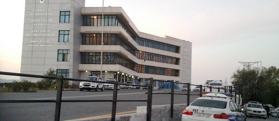 Bakı Şəhər Yol Polisi İdarəsində çəkilən gizli görüntülər- 18-ci otaqda kim pul yığır?