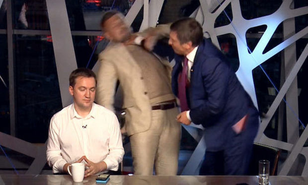 Deputatlar canlı yayımda yumruq davasına çıxdılar - VİDEO