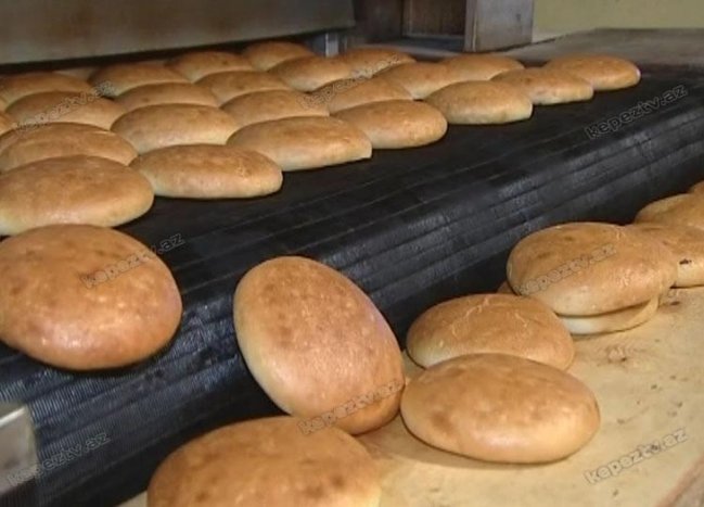 Bakıda çörəyin içindən çıxanlar görənləri ŞOKA SALDI – VİDEO