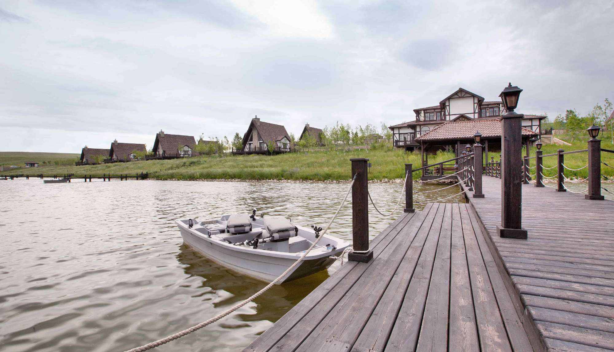 Soyadları uyğun gəlmədiyi üçün ailəni “Sakit Göl” otelinə buraxmadılar - Azərbaycanda
