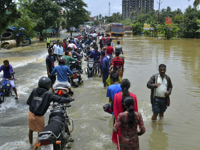 Əsrin ən güclü daşqını 324 can aldı - FOTO