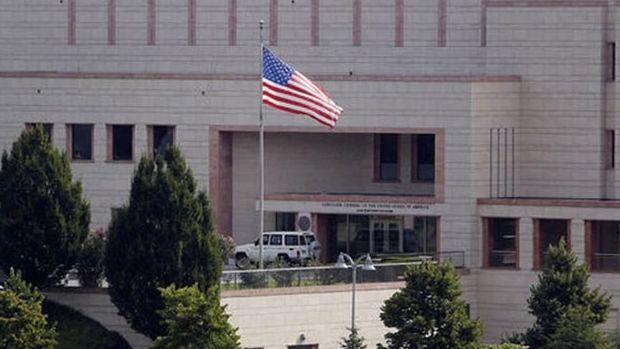 Türkiyədə ABŞ səfirliyi atəşə tutuldu - FOTO