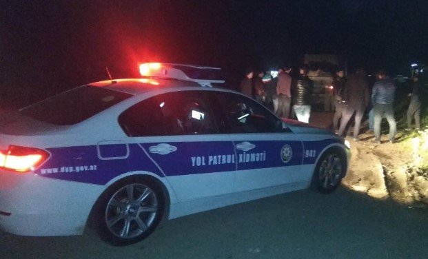 Ağstafada qəza zamanı ana körpəsi ilə özünü maşından yerə atıb