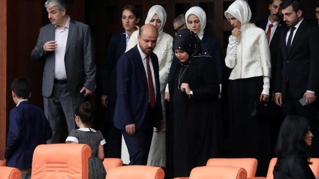 Ərdoğan nəvəsinə “Serra” adını qoydu və Türkiyəyə mesaj verdi