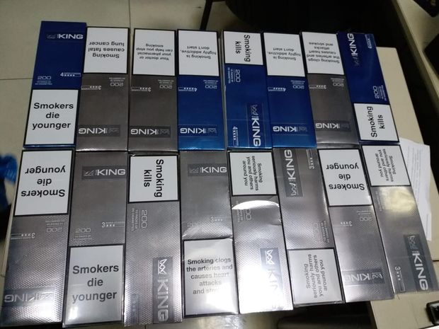 Siqaretləri gödəkçəsində ölkəyə keçirmək istədi - VİDEO