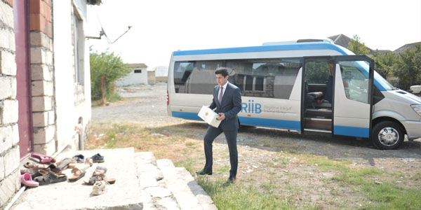 Mehriban Əliyevanın təşəbbüsü ilə aztəminatlı ailələrə qurban payları verilib (FOTOLAR)